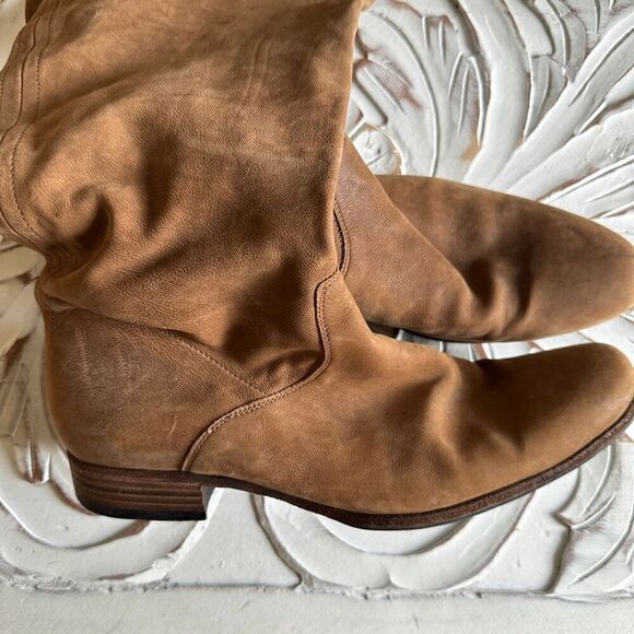 Hugo Boss textured knee high leather boot size 39 - Picture 4 of 7